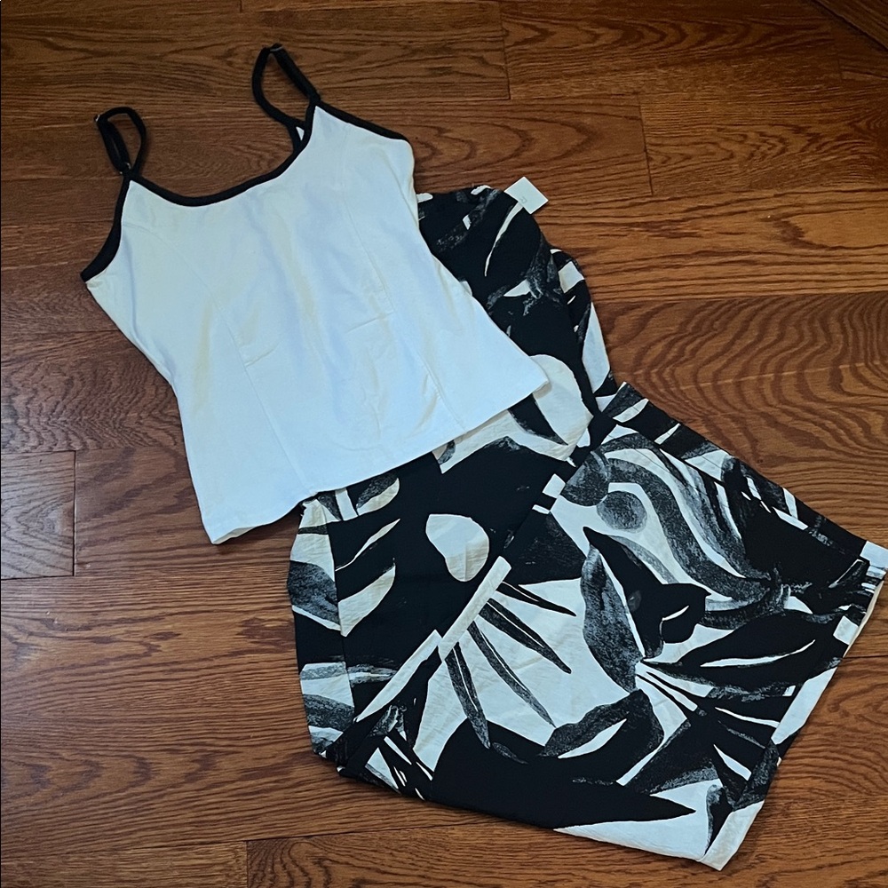 Rachel Zoe Size M Black and White Wide Leg Elastic/Drawstring Print Pants